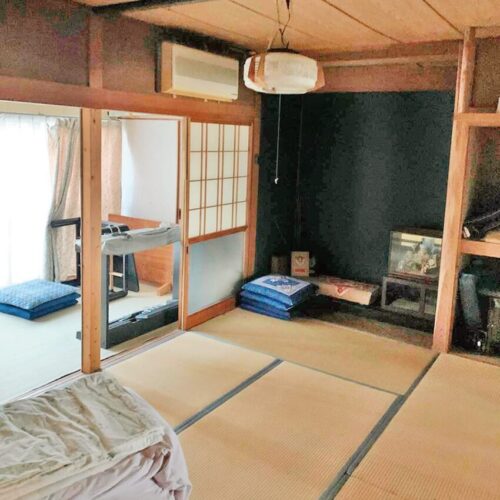 宮崎県高鍋町の物件の和室。6畳の和室が2間続きとなっており、襖を取り外せば広く使える。