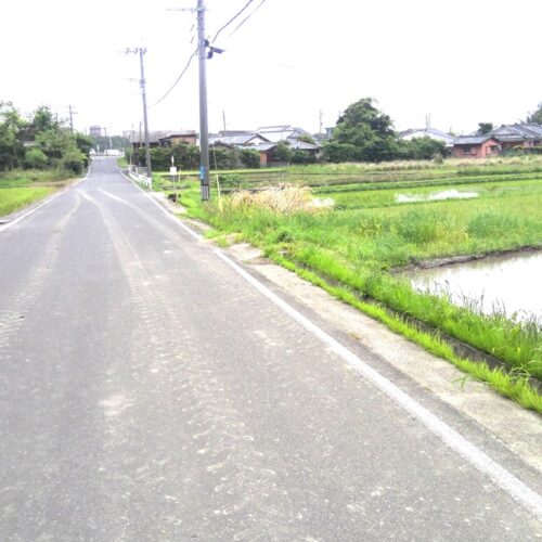 鹿児島県肝付町の物件のまわりにはほかに建物はなく、のどかな田畑が広がります。四季折々の田園風景を楽しむことができます。