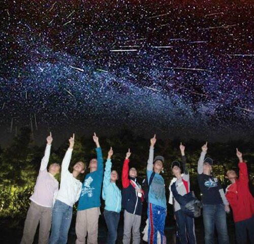 天体観測に適した長野県で、天の川や夏の大三角形、ペルセウス座流星群が彩る天体を観測する“流星群と夏の星空キャンプ”。