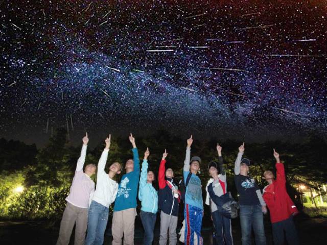天体観測に適した長野県で、天の川や夏の大三角形、ペルセウス座流星群が彩る天体を観測する“流星群と夏の星空キャンプ”。