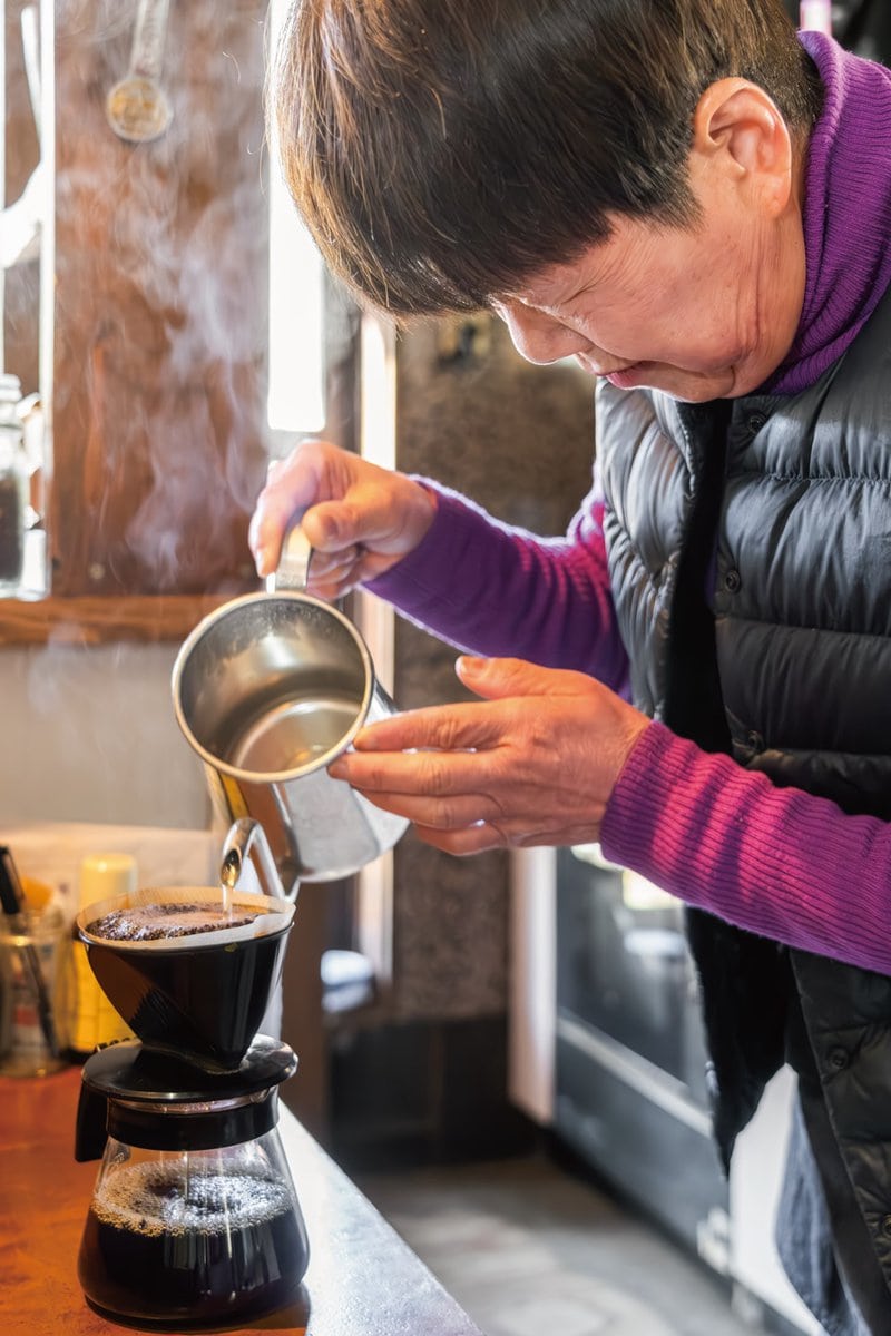 長野県飯田市の「珈琲 風」では、オーダーが入ってから豆を挽く。コーヒーはオリジナルブレンド1種類のみ