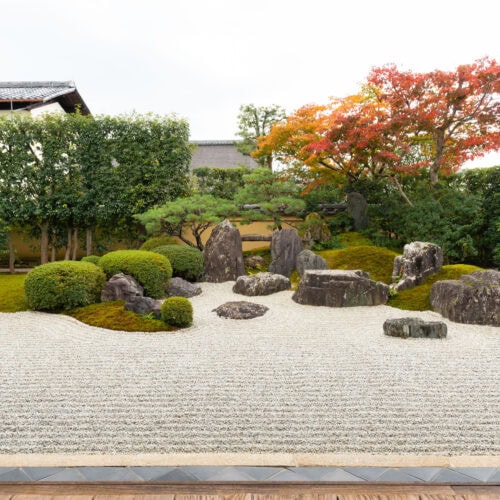 京都・大徳寺「興臨院」の方丈庭園（正面）。