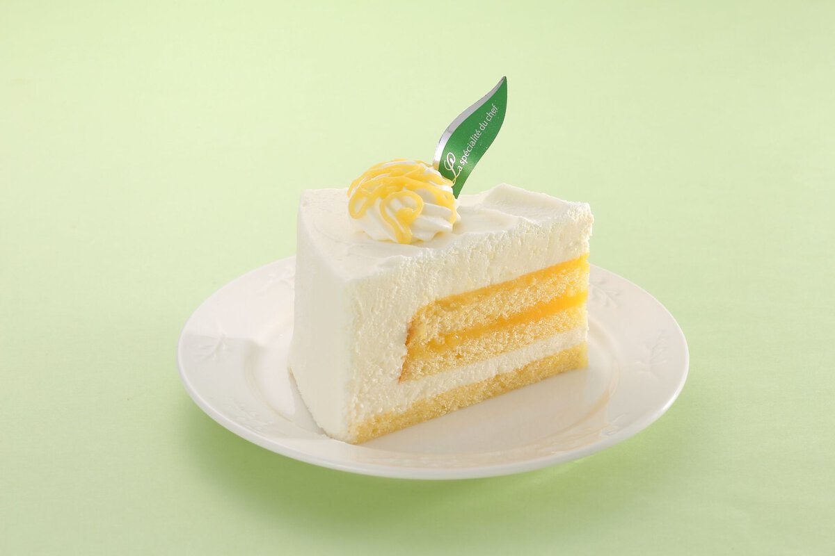 千葉県産南房総レモンのレアチーズトルテ　432円（税込）。南房総産レモンを使用したレアチーズケーキは、甘酸っぱくてさわやかな味わいをもたらすこと間違いなし