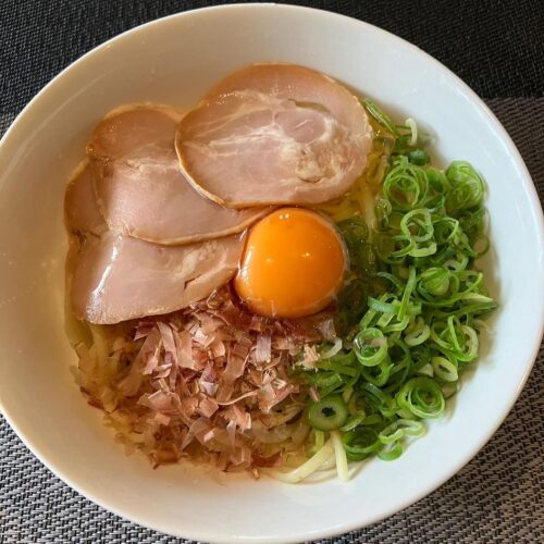 山口県住みます芸人のどさけんさんが開発したたまごかけラーメン『たまごかけレボリューション』