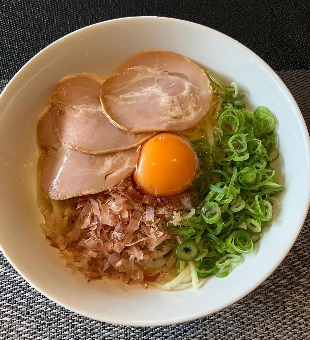 山口県住みます芸人のどさけんさんが開発したたまごかけラーメン『たまごかけレボリューション』