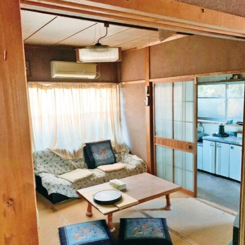 宮崎県高鍋町の物件の台所に続く6畳の和室。ダイニングとしての利用も可。