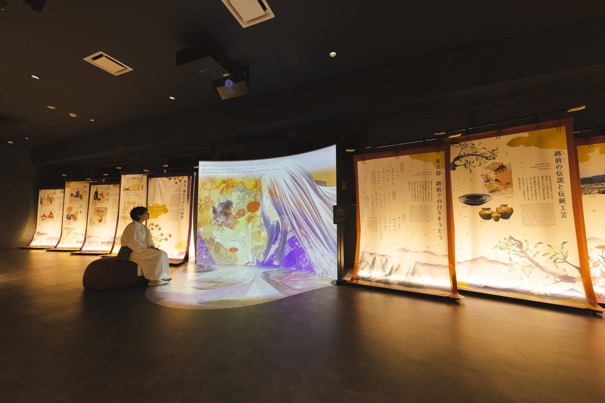 越前での暮らしや経験を原動力に、紫式部が源氏物語を描くまでを絵巻物風に解説したアニメーションムービーも上映されています。