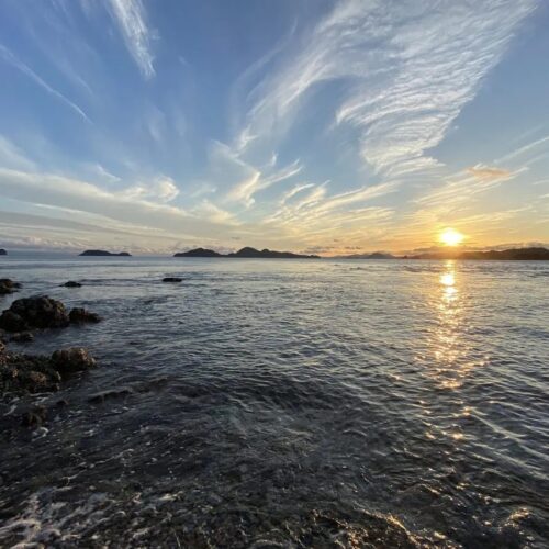 愛媛県松山市。瀬戸内海では、美しい多島美の風景や釣りが楽しめます