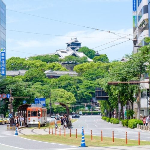 熊本県熊本市は、九州で三番目に大きな都市。西日本最大級ともいわれるアーケード街もある