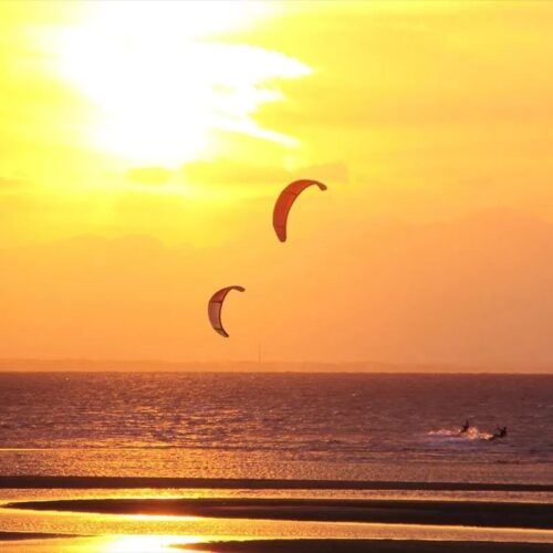 大分県豊後高田市の真玉海岸。日本夕陽百選に選ばれ、美しい夕陽を見ることができます