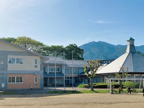 長野県南箕輪村には保育園から大学院まである