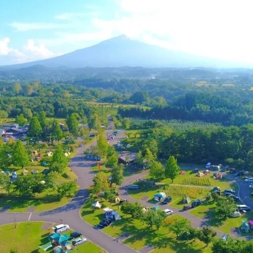 青森県つがる市の地球村オートキャンプ場は、滞在型リゾート施設です