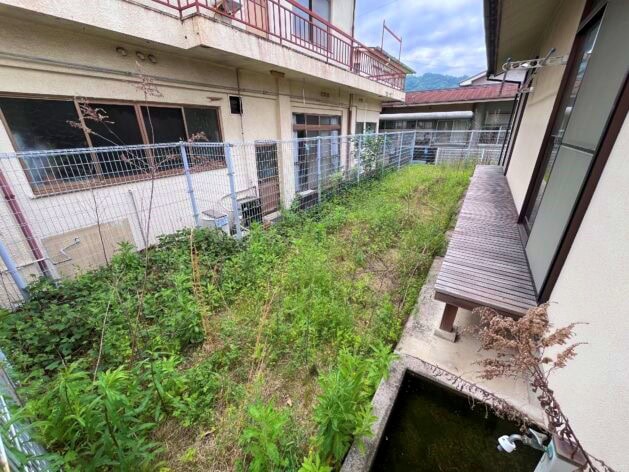 愛媛県松山市の賃貸物件の庭。菜園が充分にできます