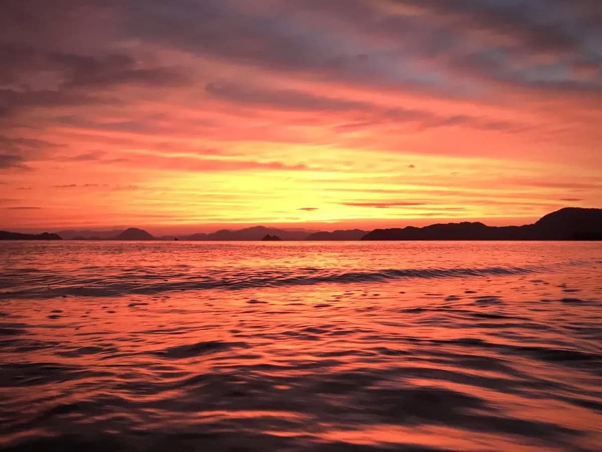 愛媛県松山市。自然のダイナミクスを感じられる瀬戸内海。朝夕には幻想的な景色が楽しめます