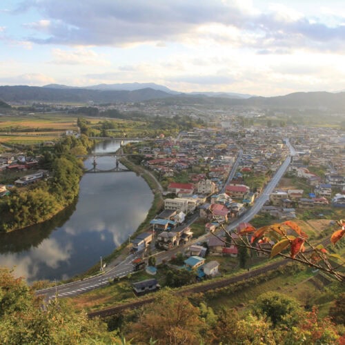 山形県大江町の最上川の流通・往来及び左沢町場の景観です。