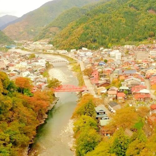 岐阜県飛騨市の神岡町の町並み。鉱山のまちとして栄えた歴史があります