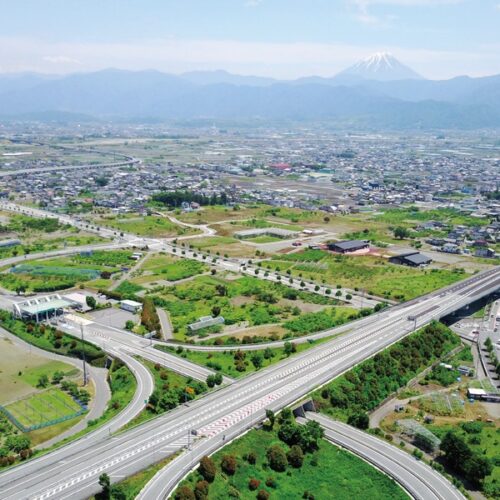 山梨県南アルプス市の中部横断自動車道の様子（開発前の南アルプスIC周辺）