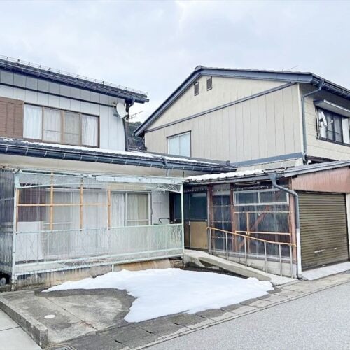 岐阜県飛騨市の物件の車庫スペース