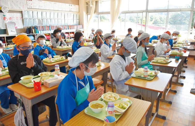 長野県御代田町の学校給食では、地産地消や食育を推進している