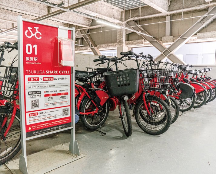 駅前にある「つるがシェアサイクル」のサイクルポート／福井県敦賀市