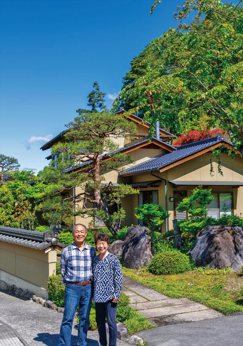 長野県飯田市で民泊「萬龍」を始めた熊谷さん夫妻。立派な日本家屋と日本庭園の民泊で人気を集めています