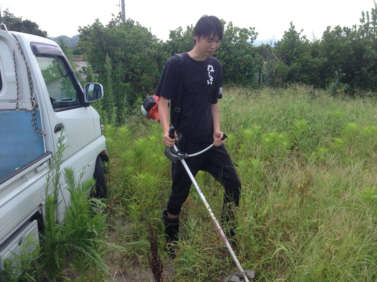 耕作放棄地を耕す宮崎県住みます芸人ほのまる岡田