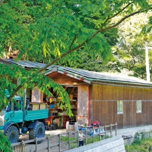 埼玉県横瀬町で山暮らし。奥様のお父さんが建てたガレージ