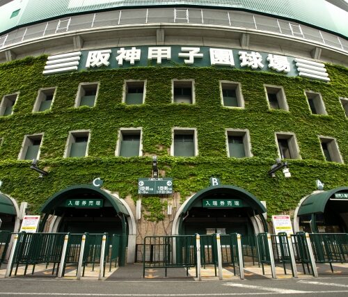 8月7日に開幕した「第106回全国高等学校野球選手権大会」。毎年胸が熱くなる甲子園ですが、なんと今年は会場である阪神甲子園球場は開場100周年を迎えます。