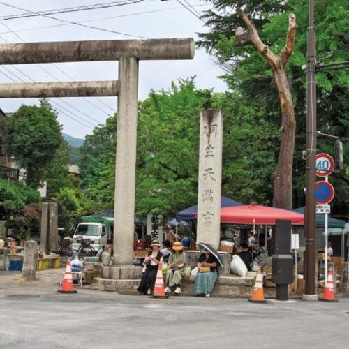 伝統的建造物群保存地区の本町通り北端に鎮座する桐生天満 宮／群馬県桐生市