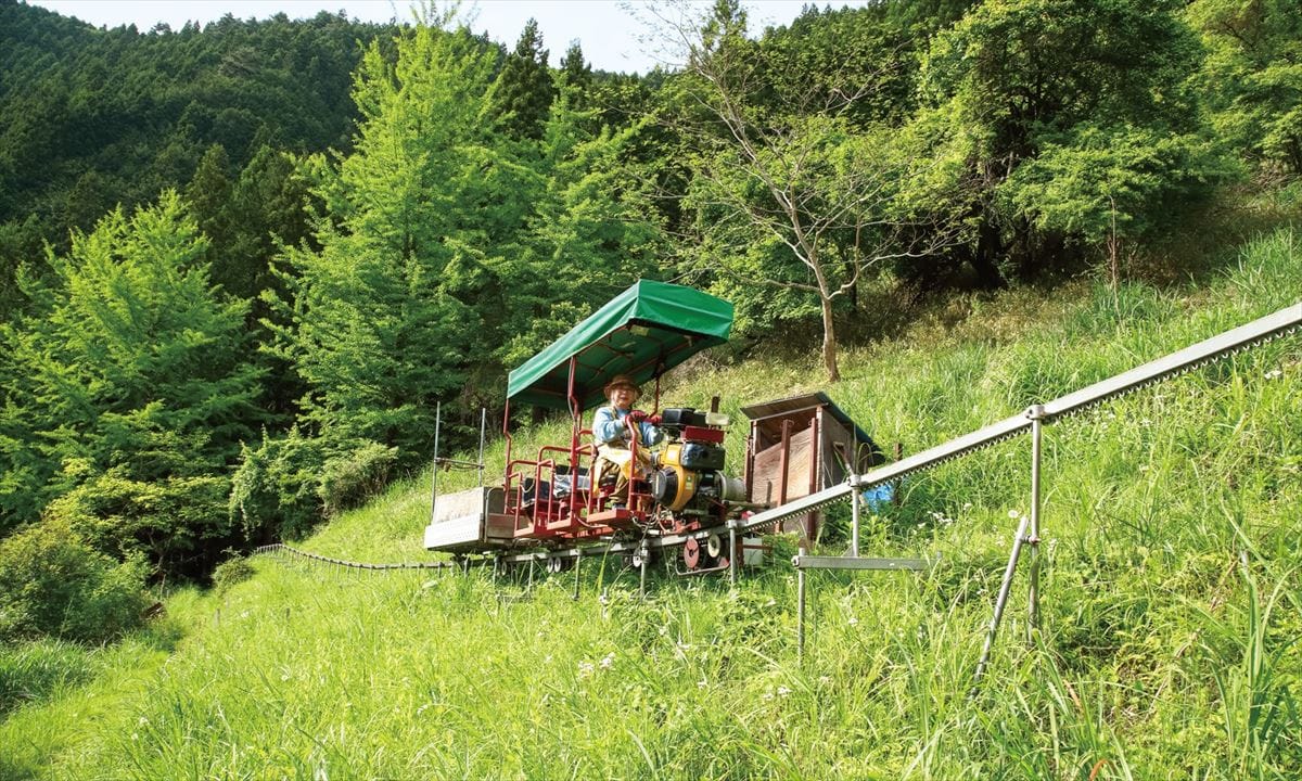 東京都檜原村で、麓とポツンと一軒家をつなぐ福祉モノレール