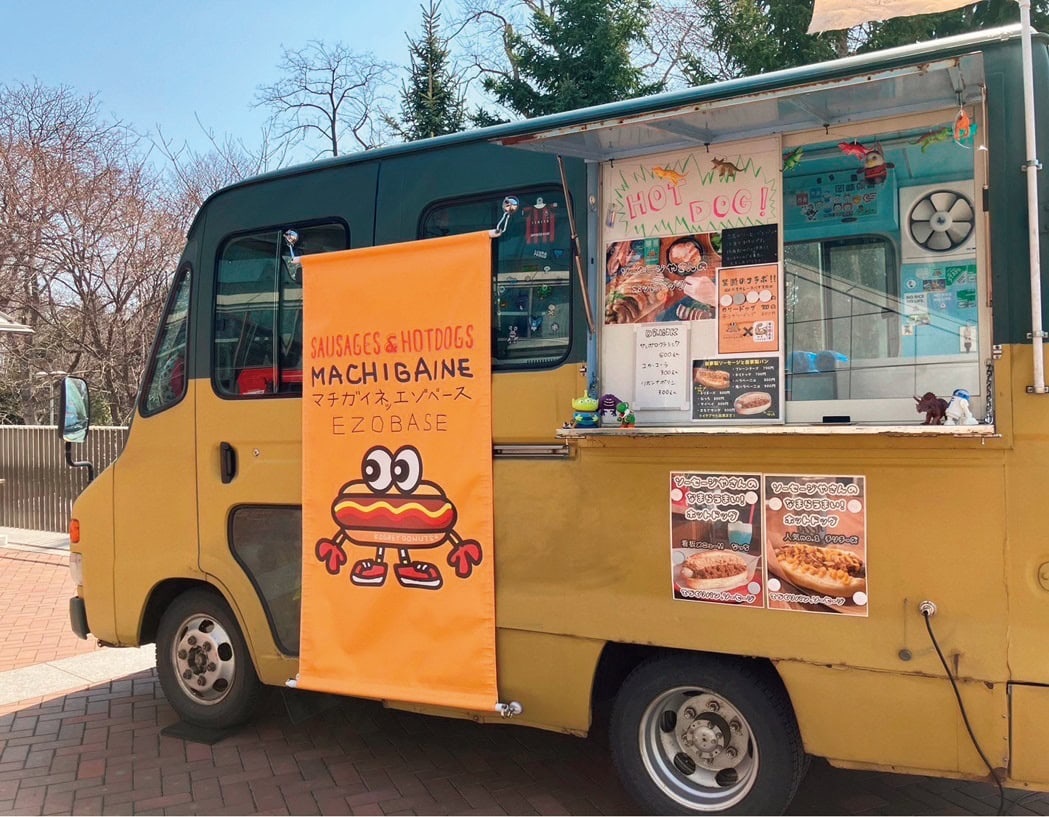 北海道上川町のホットドッグ店「マチガイネッエゾベース」のキッチンカー