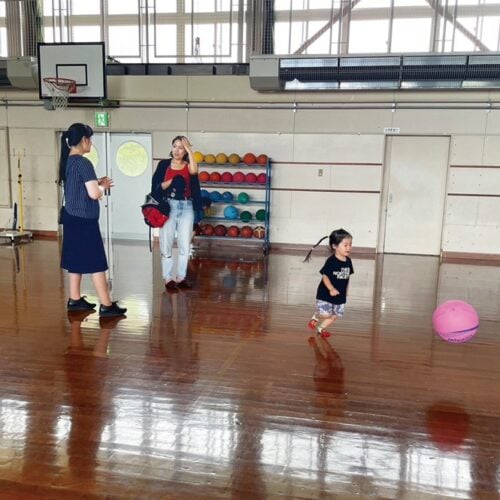 全校児童約80人の東由利小学校を見学／秋田県由利本荘市