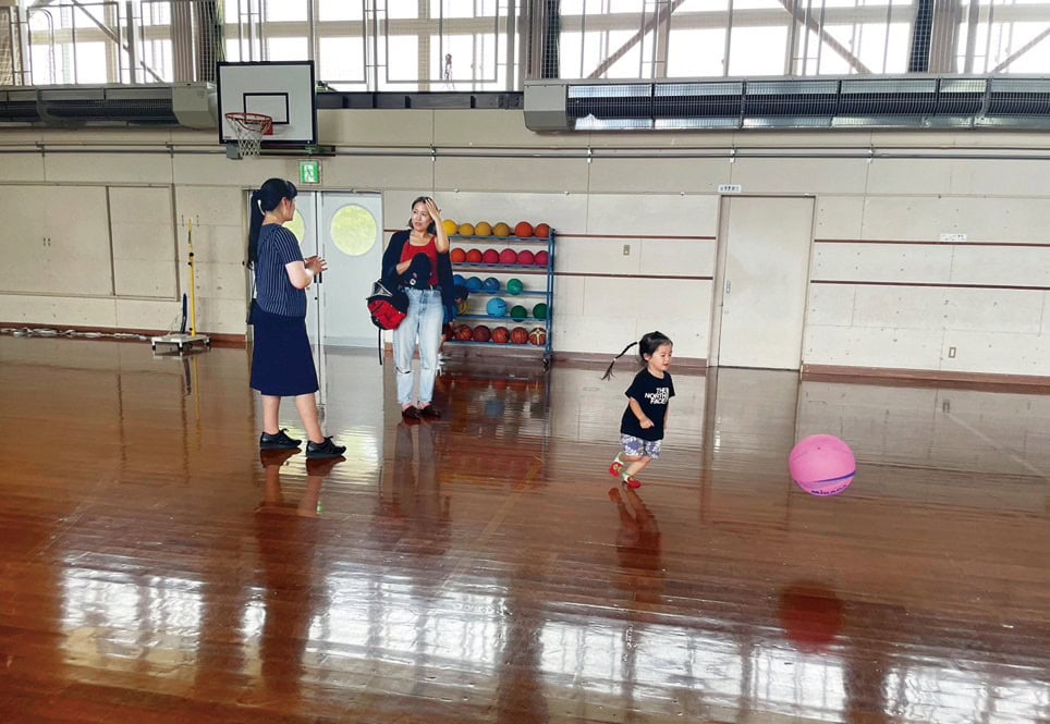 全校児童約80人の東由利小学校を見学／秋田県由利本荘市