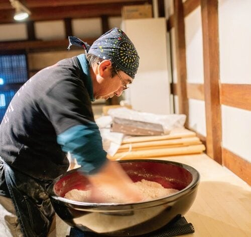 納得できる風味を求めて日々研究。そば粉のブレンドは季節によって調整している／秋田県大仙市