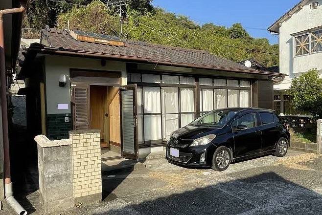 熊本県宇土市の物件の外観です。倉庫付きの庭付き平屋です。