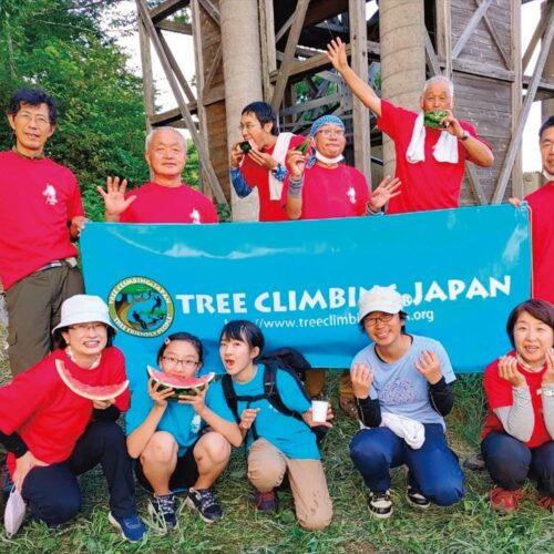 福島県田村市を拠点とする「ツリークライミング®クラブどんぐりの芽」のメンバー