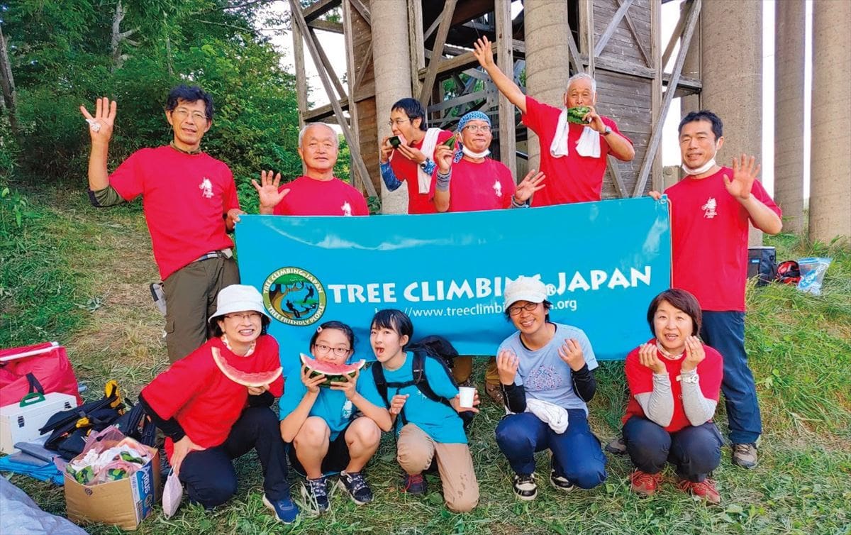 福島県田村市を拠点とする「ツリークライミング®クラブどんぐりの芽」のメンバー