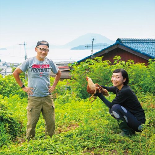 53歳で今治市の地域おこし協力隊となった山本寿さんと、妻の暖子さん