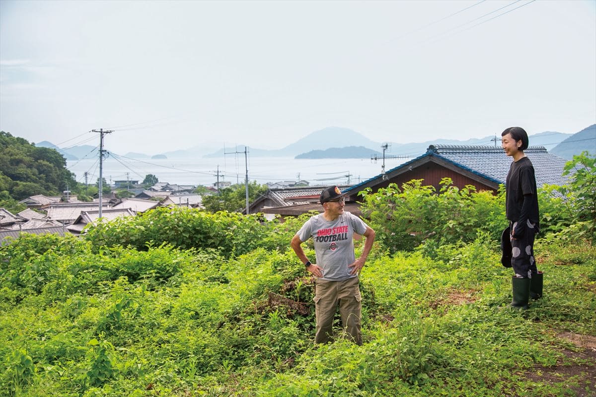 愛媛県今治市で地域おこし協力隊となった山本寿さん。自宅近くで借りた畑は今後レモン畑にする予定