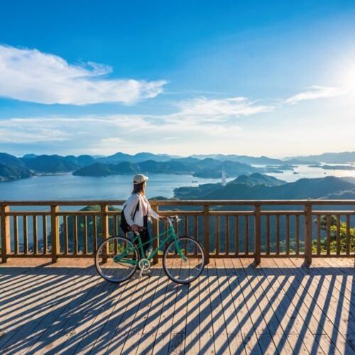 瀬戸内海の島を橋でつなぐ「しまなみ海道」は世界に知られるサイクリングルート。