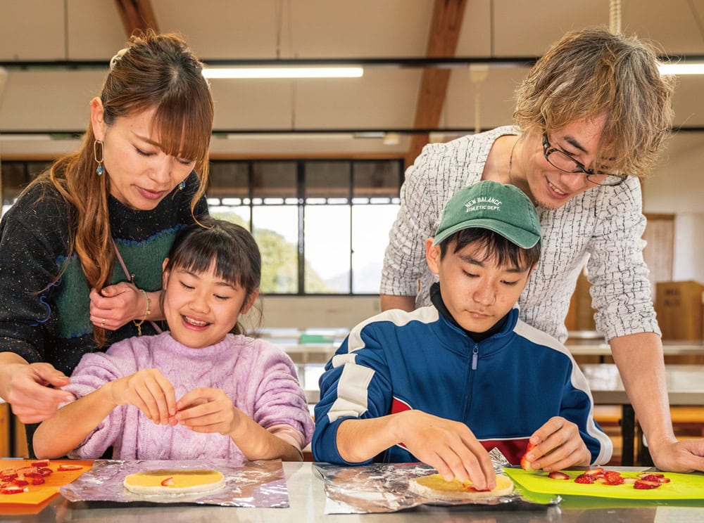 三次市の平田観光農園はイチゴ、サクランボ、ブドウ、リンゴなど季節の果物狩りを中心に手づくり体験やスイーツなどが楽しめる“くだものテーマパーク”。