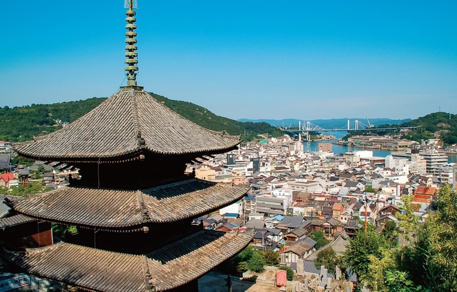 尾道市内には6つの仏塔がある。高台に立つ天寧寺三重塔は室町時代に健立。