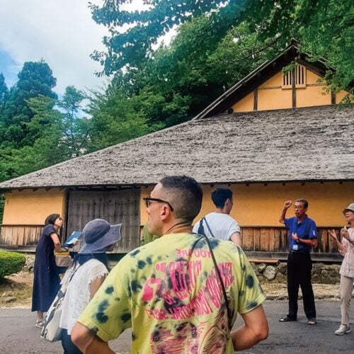 島根県の菅谷たたら山内は、全国で唯一現存するたたら場