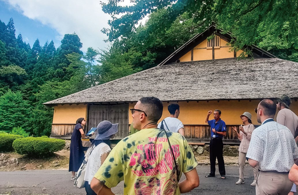 島根県の菅谷たたら山内は、全国で唯一現存するたたら場