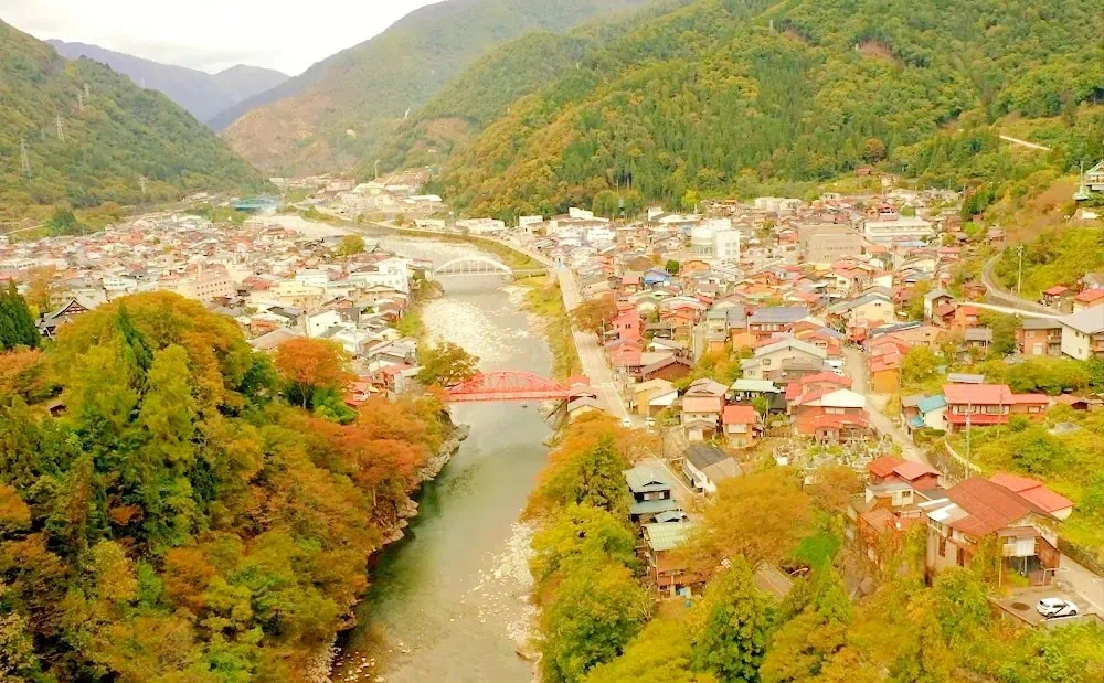 鉱山の街として栄えた飛騨市神岡町地区の風景