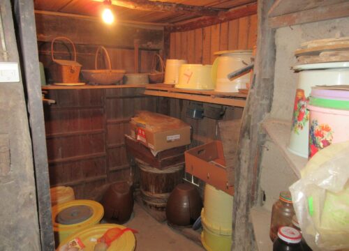 広島県三次市の古民家にある漬物小屋