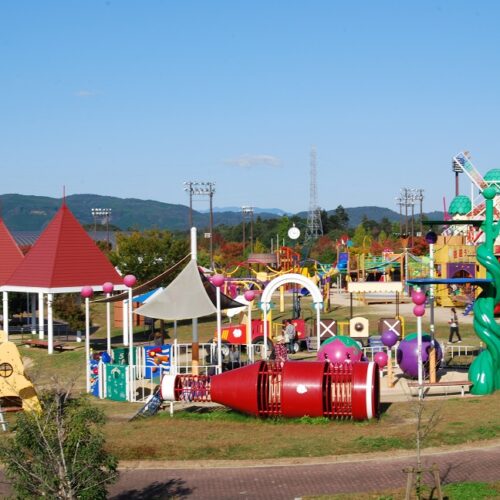 広島県三次市にある「みよし遊びの王国」は幅広い年齢の子どもが楽しめる遊びスポットです。