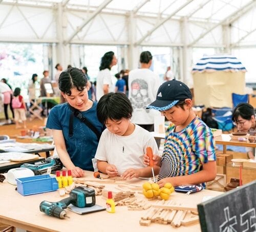 森林のイベントなどへ出向き、木工のワークショップを開くことも。写真／adore studio（京都府京丹波町）