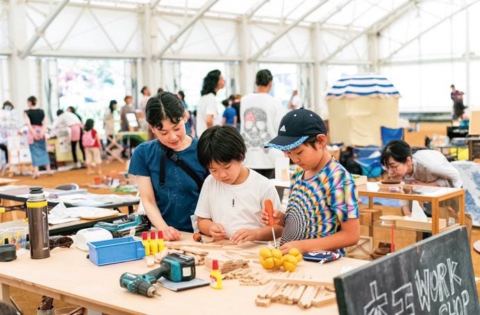 森林のイベントなどへ出向き、木工のワークショップを開くことも。写真／adore studio（京都府京丹波町）