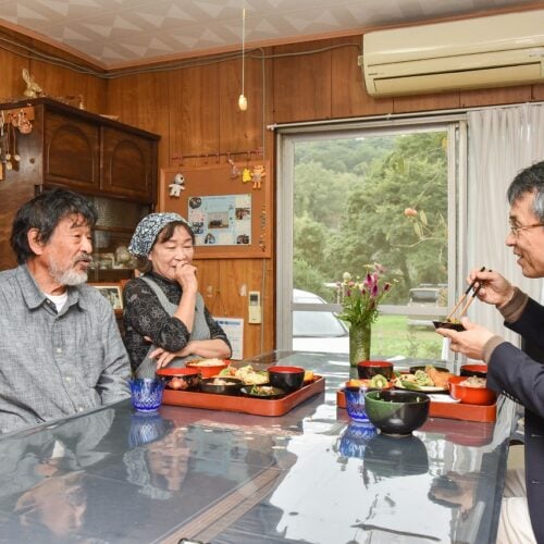 家族のように接してくれる「山帰来」の安部さん夫妻